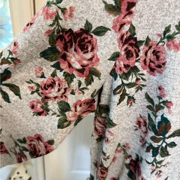 Terra & Sky Rose Floral Print Top Shirt with Ruffle Detail 1X 16W 18W - Picture 6 of 10